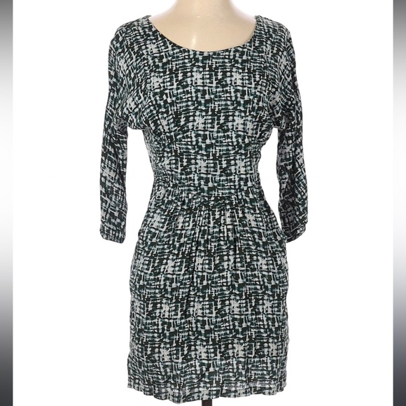 Large open back lightweight abstract geometric print 3/4 sleeves by Peppermint - Picture 1 of 3